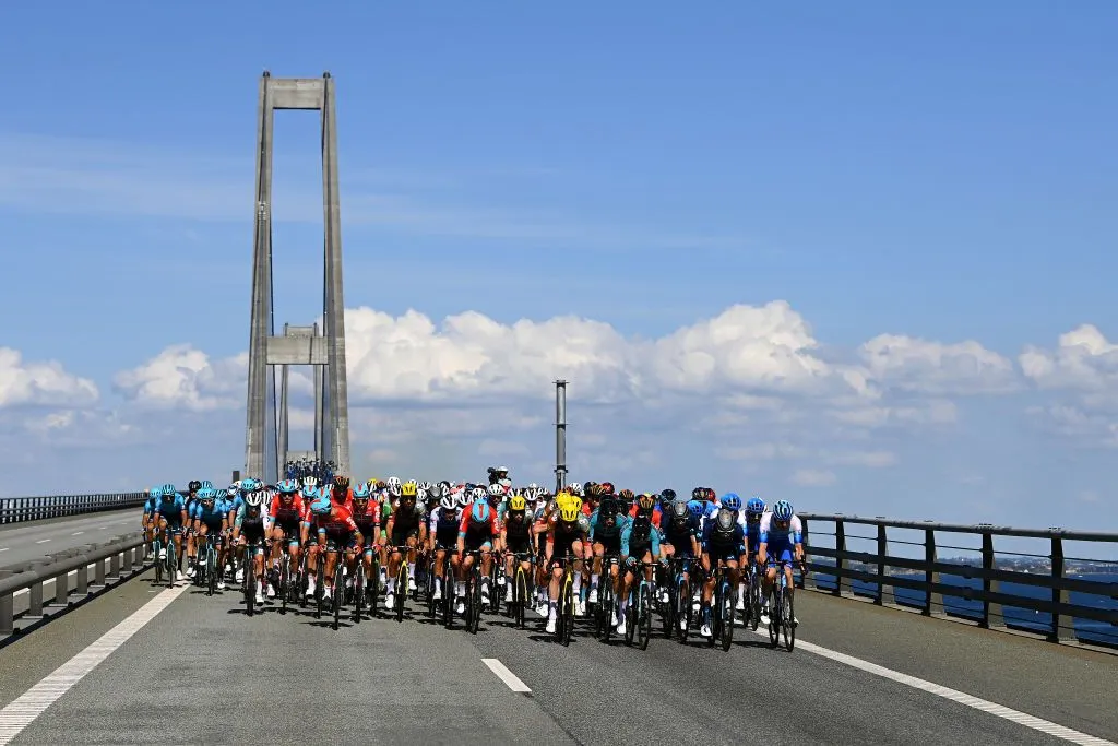 Fabio Jakobsen giành chiến thắng chặng 2 Tour de France 2022 - Ảnh 1. Fabio Jakobsen giành chiến thắng chặng 2 Tour de France 2022 - Ảnh 1.
