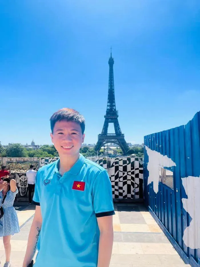 ẢNH | Tuyển thủ nữ Việt Nam tạm biệt tháp Eiffel - Ảnh 1. ẢNH | Tuyển thủ nữ Việt Nam tạm biệt tháp Eiffel - Ảnh 1.