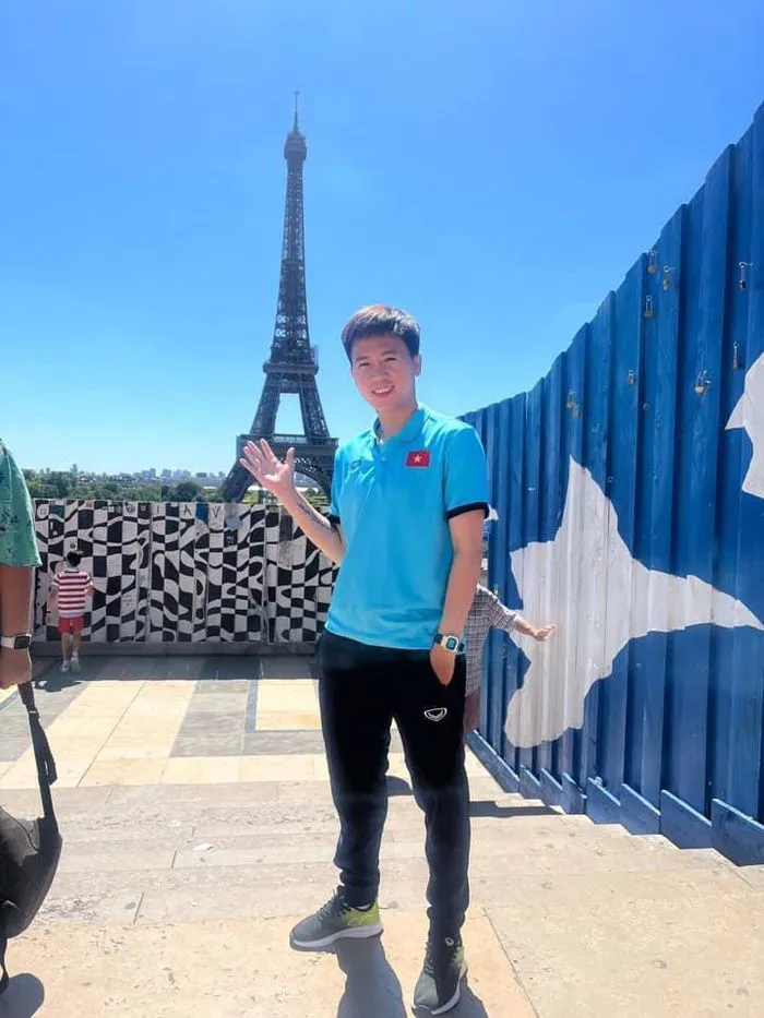 ẢNH | Tuyển thủ nữ Việt Nam tạm biệt tháp Eiffel - Ảnh 2. ẢNH | Tuyển thủ nữ Việt Nam tạm biệt tháp Eiffel - Ảnh 2.