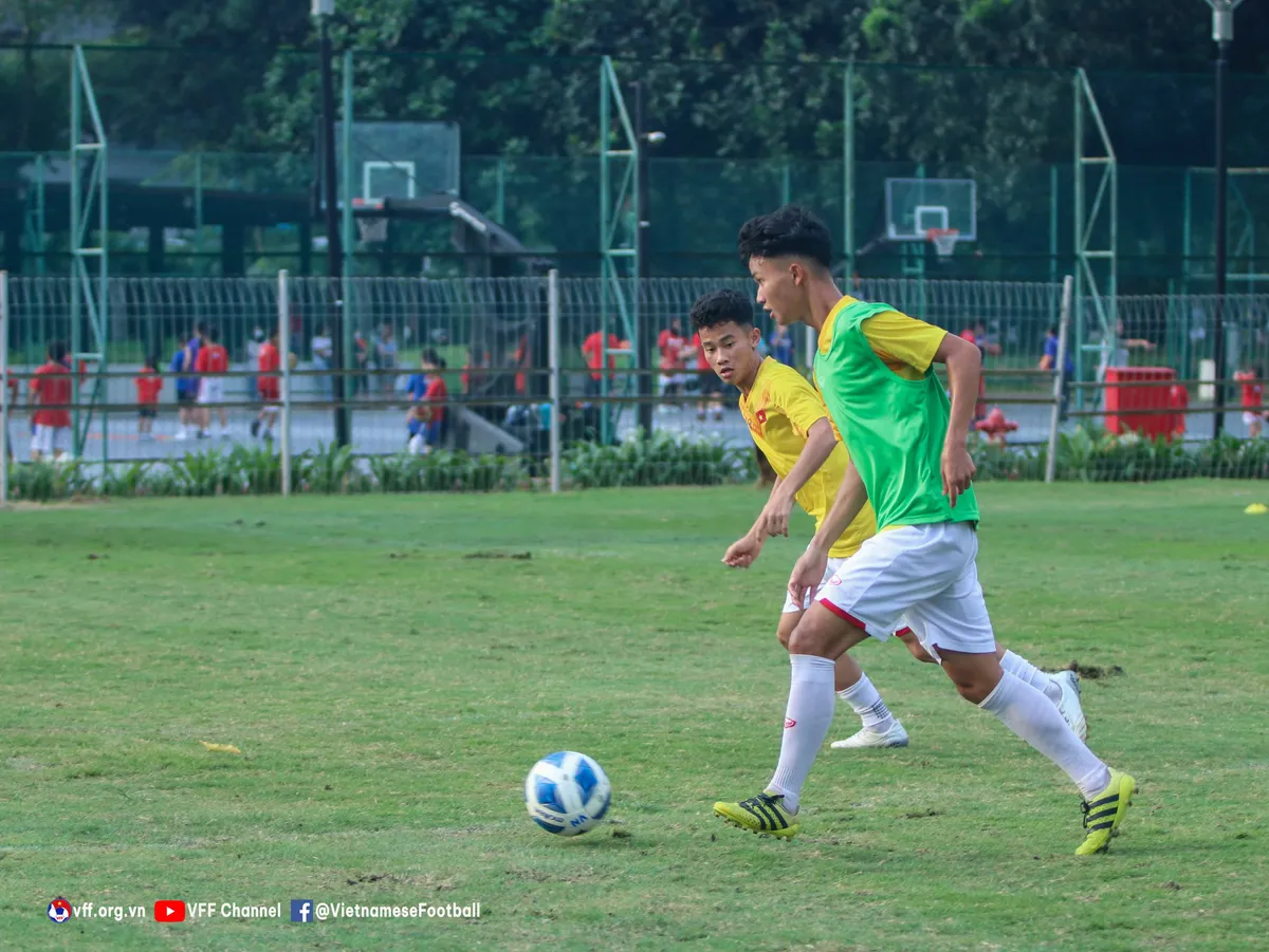 U19 Việt Nam tập hồi phục, chuẩn bị cho trận gặp U19 Philippines - Ảnh 9.