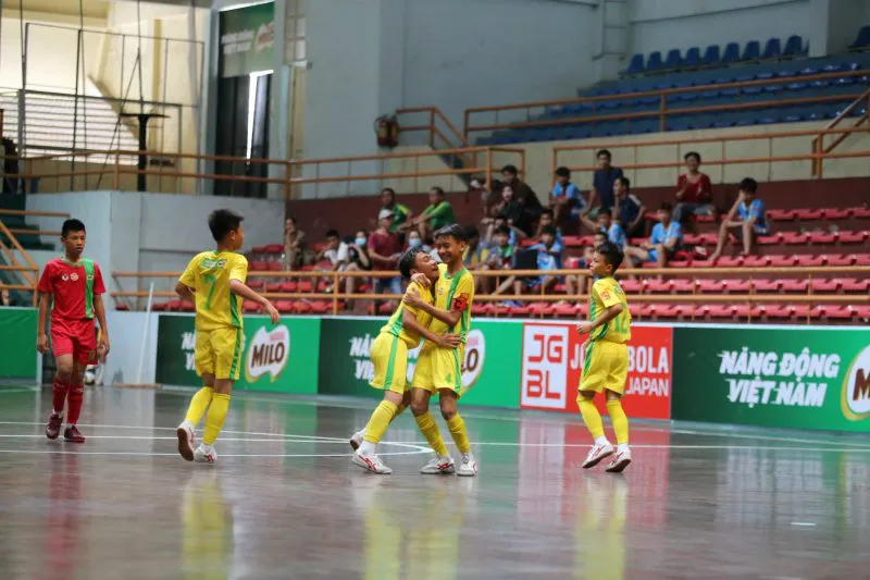 SLNA và Tây Ninh vào chung kết giải bóng đá Nhi đồng (U11) toàn quốc - Ảnh 1. SLNA và Tây Ninh vào chung kết giải bóng đá Nhi đồng (U11) toàn quốc - Ảnh 1.