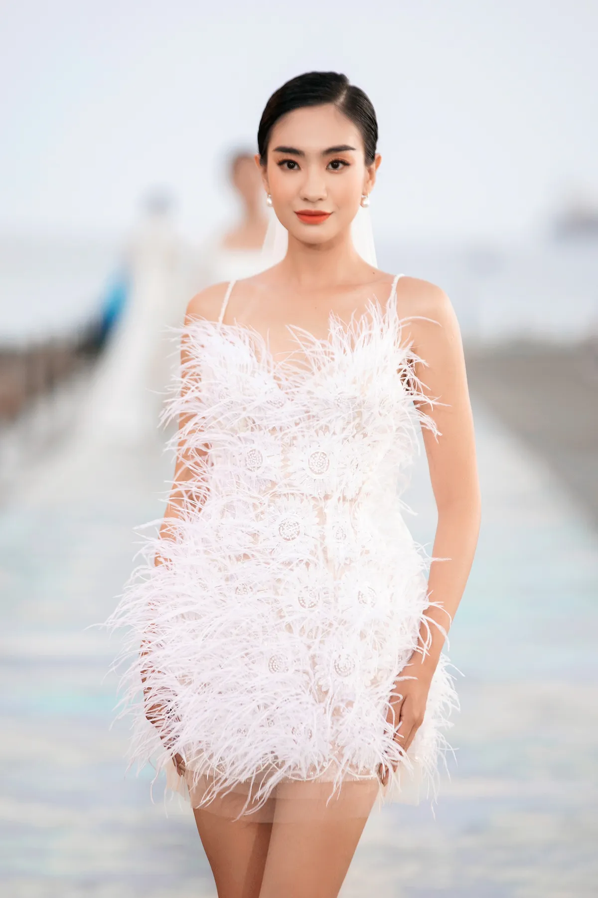 Diễn thời trang dưới mưa, thí sinh Miss World Vietnam 2022 vẫn đẹp hút hồn - Ảnh 5.