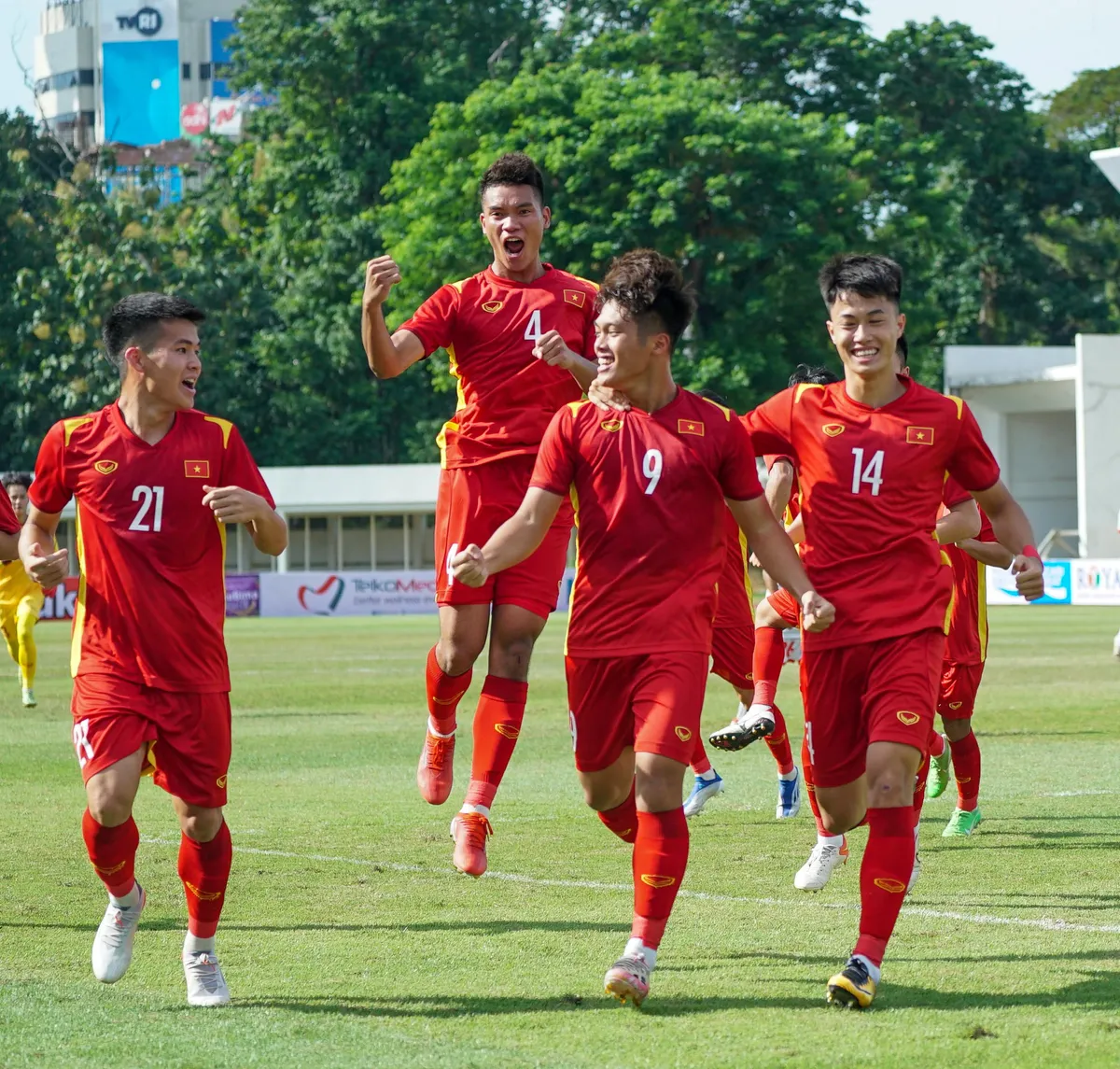ĐT U19 Việt Nam 4-1 ĐT U19 Philippines: Chiến thắng thuyết phục - Ảnh 2. ĐT U19 Việt Nam 4-1 ĐT U19 Philippines: Chiến thắng thuyết phục - Ảnh 2.