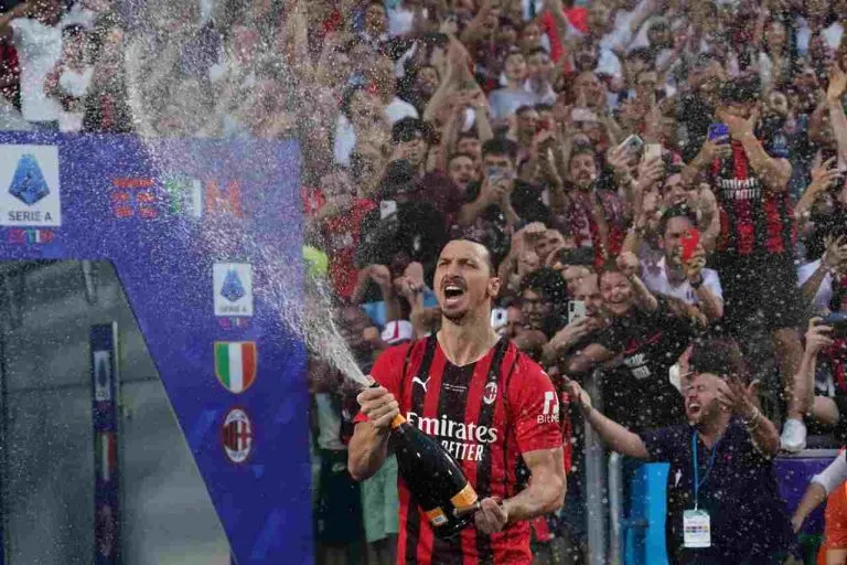 Ibrahimovic gia hạn hợp đồng với AC Milan - Ảnh 1. Ibrahimovic gia hạn hợp đồng với AC Milan - Ảnh 1.