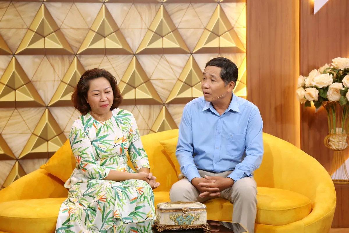 NSƯT Kim Tử Long khóc cười với hôn nhân định mệnh của người lái tàu - Ảnh 1. NSƯT Kim Tử Long khóc cười với hôn nhân định mệnh của người lái tàu - Ảnh 1.
