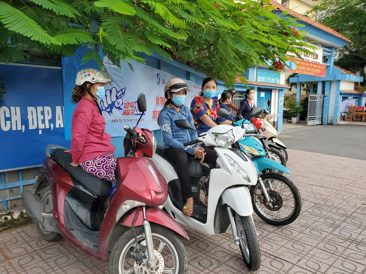 TP Hồ Ch&iacute; Minh: Giao th&ocirc;ng th&ocirc;ng suốt, an to&agrave;n cho th&iacute; sinh dự thi tốt nghiệp THPT 2022 - Ảnh 6.