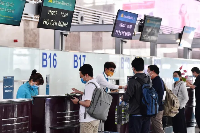 Chóng mặt với giá vé máy bay, có chặng chạm mốc 10 triệu đồng  - Ảnh 1.