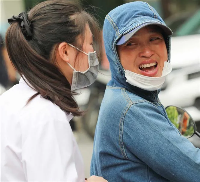 Thí sinh Hà Nội hoàn thành môn thi Ngữ văn, đề thi không có yếu tố bất ngờ - Ảnh 7.