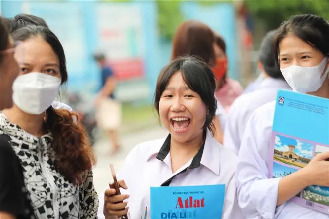 Ng&agrave;y thi thứ 2 kỳ thi tốt nghiệp THPT 2022 tại Ninh B&igrave;nh: An to&agrave;n, đ&uacute;ng quy chế v&agrave; kế hoạch - Ảnh 6.