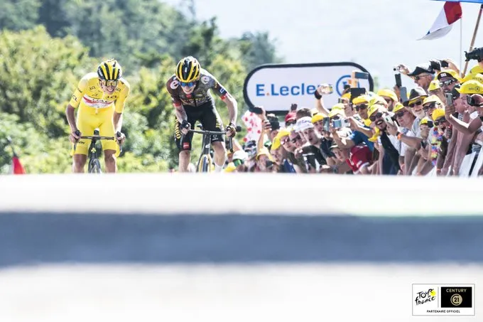 Tadej Pogacar về nhất chặng thứ 2 liên tiếp tại Tour de France - Ảnh 1. Tadej Pogacar về nhất chặng thứ 2 liên tiếp tại Tour de France - Ảnh 1.