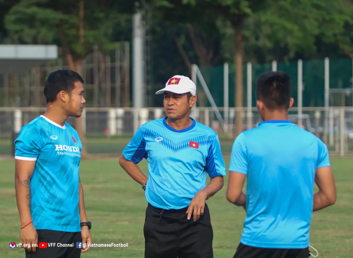 U19 Việt Nam sẵn sàng cho trận gặp U19 Thái Lan - Ảnh 1. U19 Việt Nam sẵn sàng cho trận gặp U19 Thái Lan - Ảnh 1.