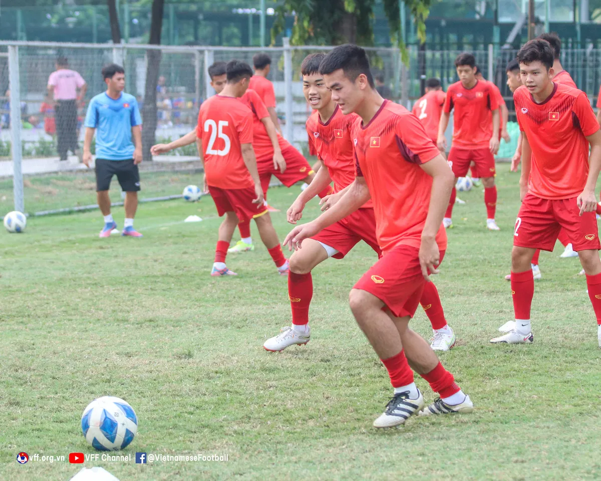 U19 Việt Nam sẵn sàng cho trận gặp U19 Thái Lan - Ảnh 8. U19 Việt Nam sẵn sàng cho trận gặp U19 Thái Lan - Ảnh 8.