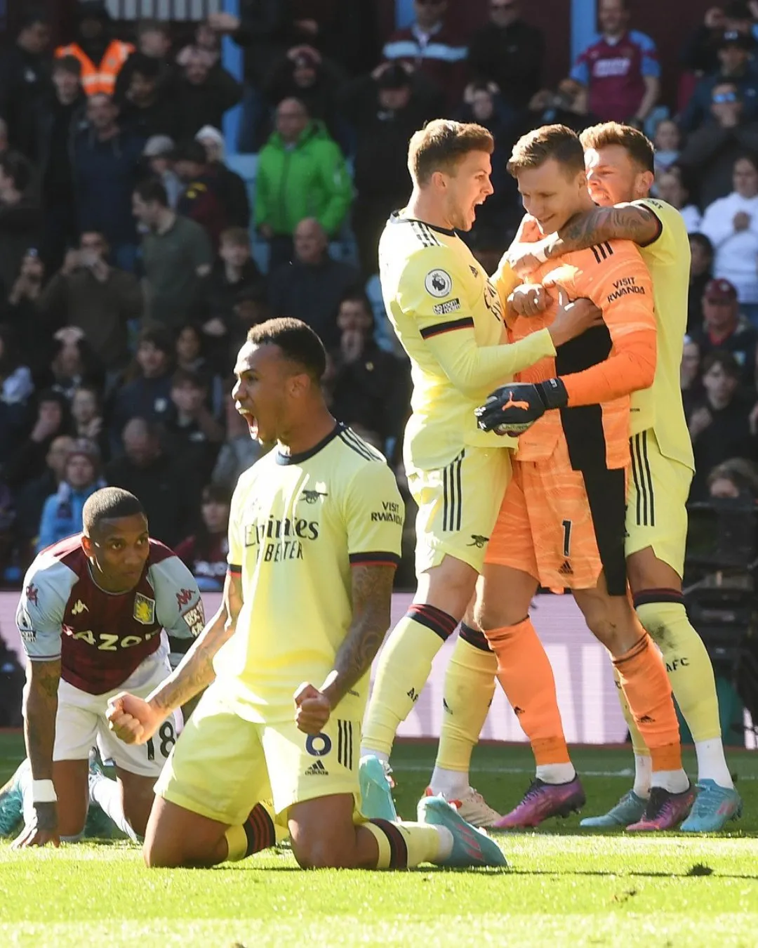 Arsenal chuẩn bị chia tay liền 2 ngôi sao 1 già 1 trẻ - Ảnh 1. Arsenal chuẩn bị chia tay liền 2 ngôi sao 1 già 1 trẻ - Ảnh 1.