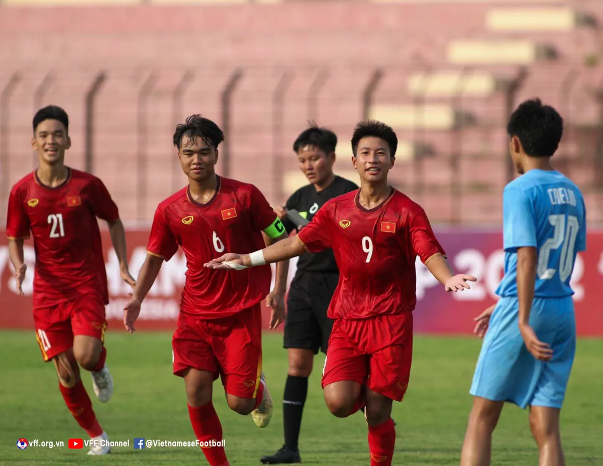 U16 Việt Nam thắng đậm U16 Singapore trong trận ra quân tại giải Đông Nam Á 2022 - Ảnh 2. U16 Việt Nam thắng đậm U16 Singapore trong trận ra quân tại giải Đông Nam Á 2022 - Ảnh 2.