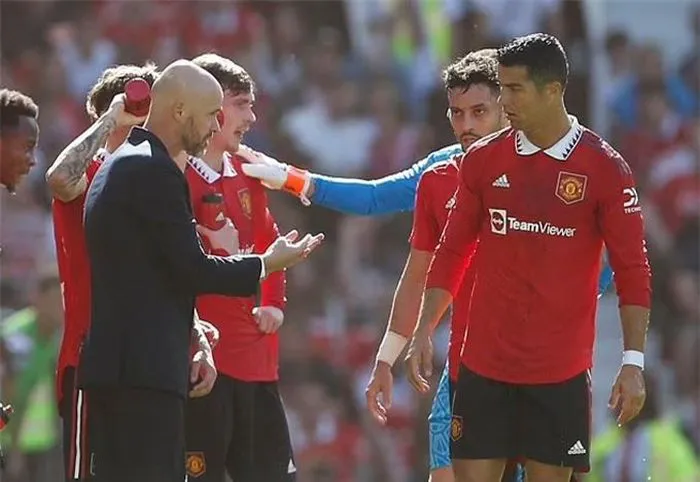 Bị thay sau hiệp 1, Ronaldo giận dỗi bỏ về sớm - Ảnh 1. Bị thay sau hiệp 1, Ronaldo giận dỗi bỏ về sớm - Ảnh 1.
