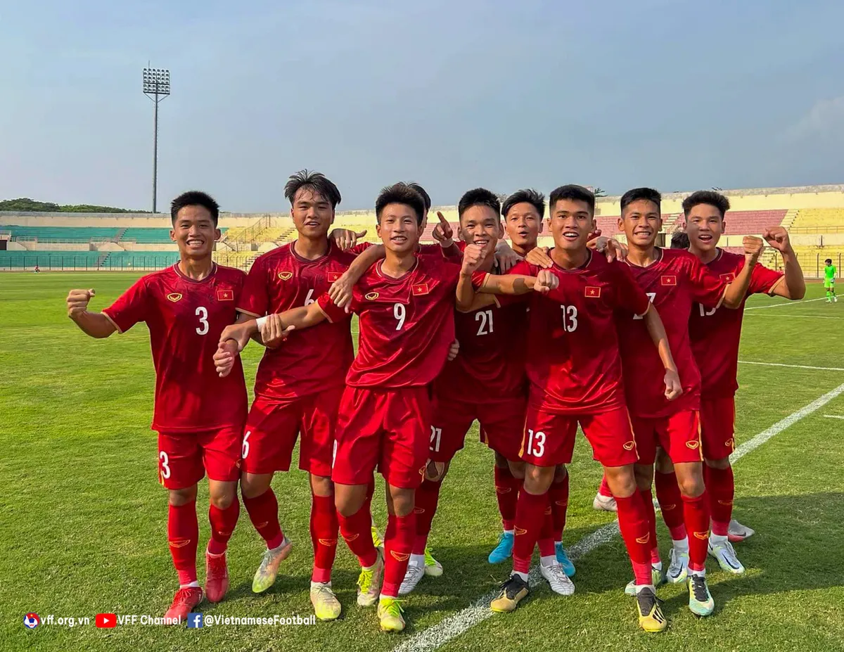 U16 Việt Nam thắng đậm U16 Singapore trong trận ra quân tại giải Đông Nam Á 2022 - Ảnh 4. U16 Việt Nam thắng đậm U16 Singapore trong trận ra quân tại giải Đông Nam Á 2022 - Ảnh 4.