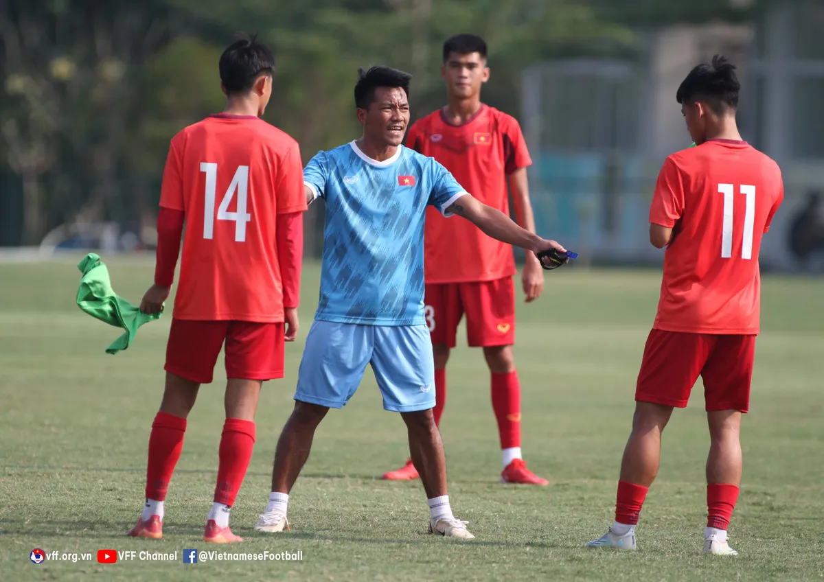 U16 Việt Nam tích cực rèn đấu pháp, chuẩn bị cho trận đấu với U16 Philippines - Ảnh 4.