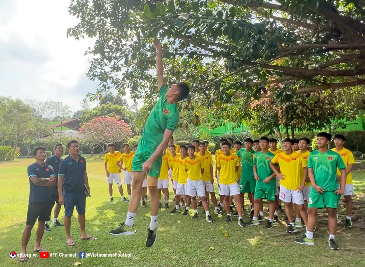 Thủ môn U16 Việt Nam phục hồi thần tốc sau chấn thương trong trận gặp Thái Lan - Ảnh 2. Thủ môn U16 Việt Nam phục hồi thần tốc sau chấn thương trong trận gặp Thái Lan - Ảnh 2.