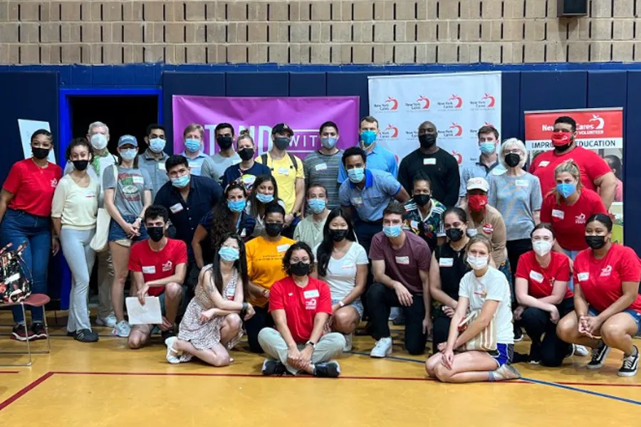 S&aacute;ng kiến 8.000 cặp s&aacute;ch cho trẻ em c&oacute; ho&agrave;n cảnh kh&oacute; khăn ở New York - Ảnh 1.