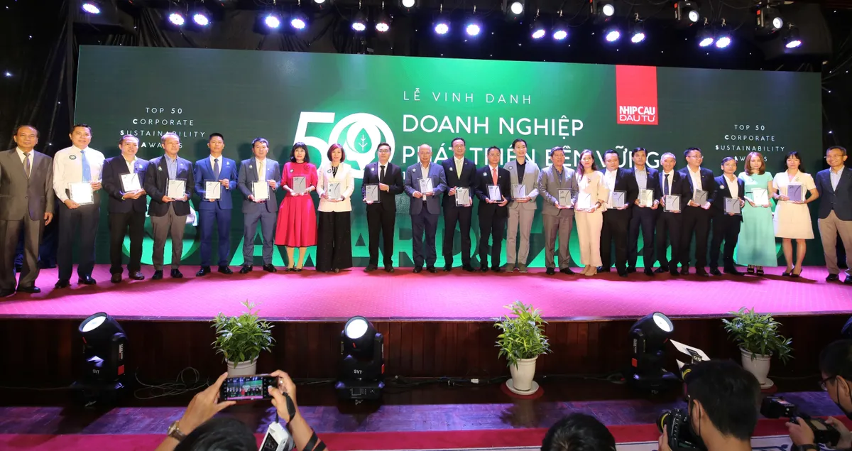 Vinamilk thuộc top 50 doanh nghiệp phát triển bền vững tiêu biểu 2022 - Ảnh 2. Vinamilk thuộc top 50 doanh nghiệp phát triển bền vững tiêu biểu 2022 - Ảnh 2.