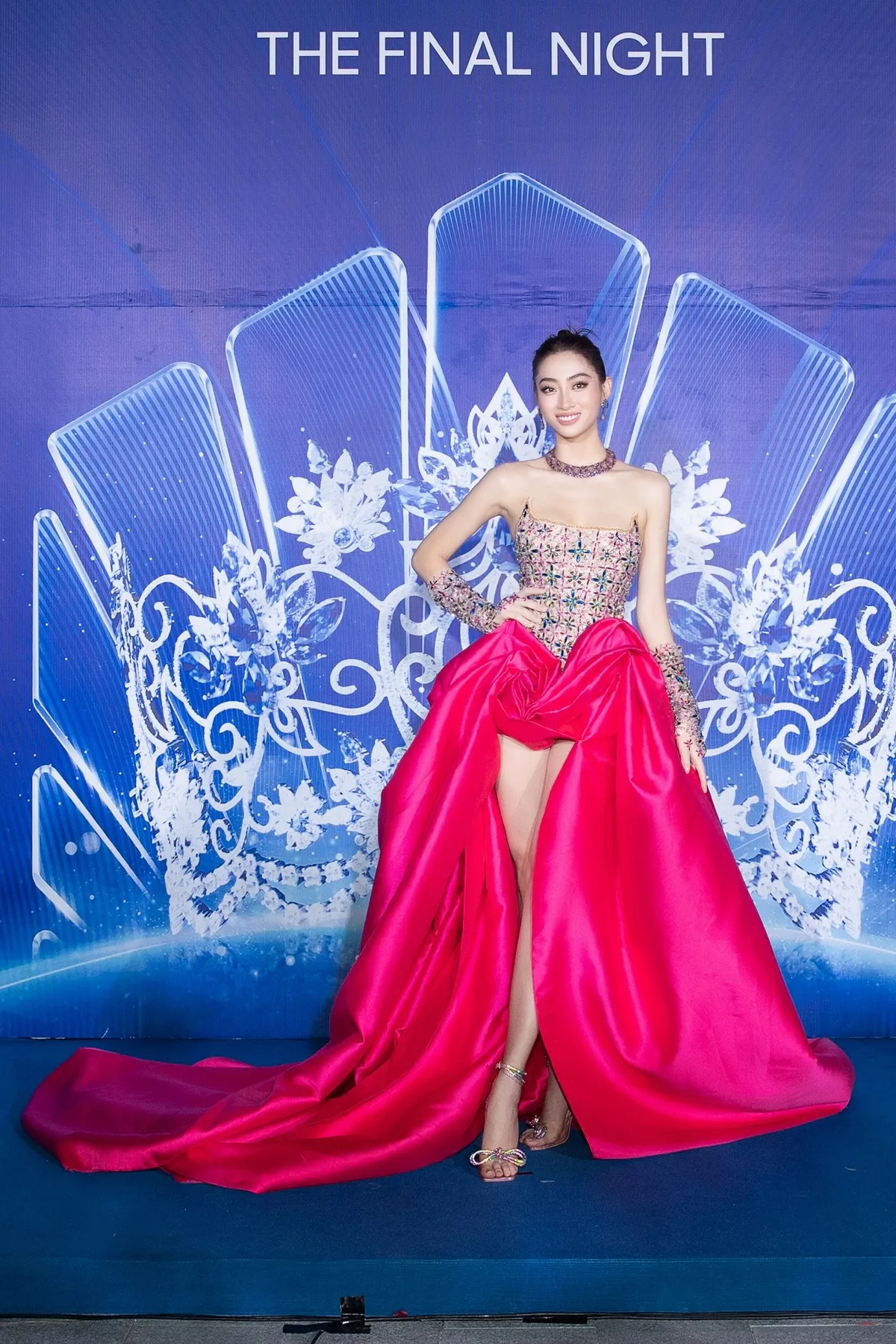 4 Hoa hậu đọ dáng trên thảm đỏ Chung kết Miss World Vietnam 2022 - Ảnh 2.