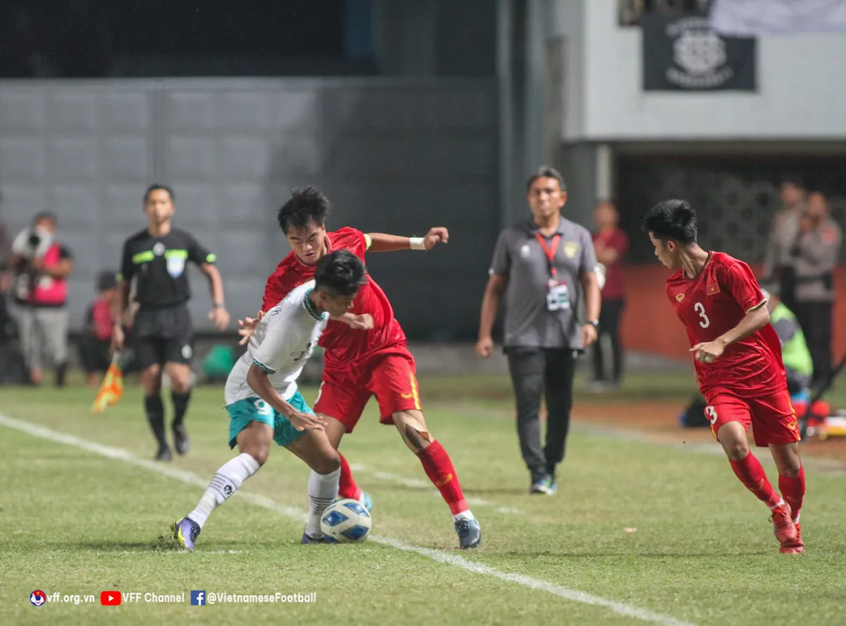Thua 0-1 trong trận chung kết, U16 Việt Nam giành HCB tại giải U16 Đông Nam Á 2022 - Ảnh 3. Thua 0-1 trong trận chung kết, U16 Việt Nam giành HCB tại giải U16 Đông Nam Á 2022 - Ảnh 3.