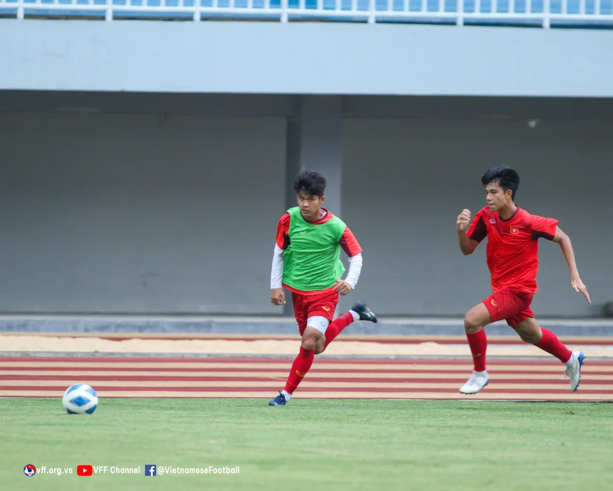 U16 Việt Nam hoàn thành buổi tập cuối cùng trước trận chung kết với U16 Indonesia - Ảnh 9. U16 Việt Nam hoàn thành buổi tập cuối cùng trước trận chung kết với U16 Indonesia - Ảnh 9.