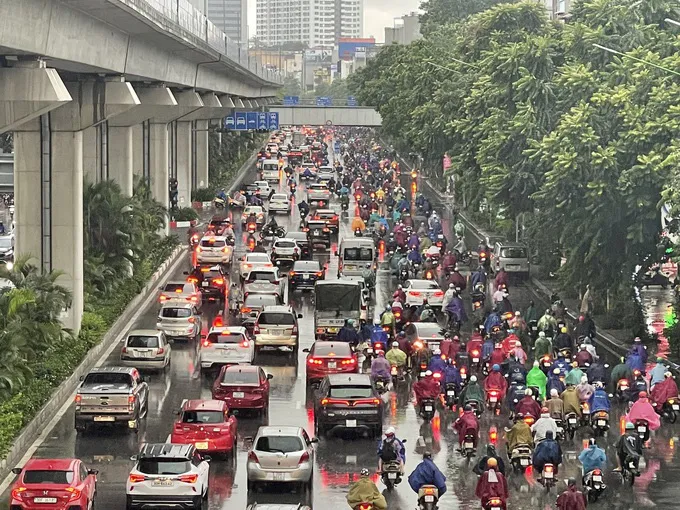 Hà Nội: Mưa lớn cả đêm, nhiều tuyến phố ngập như sông - Ảnh 18.