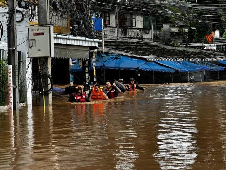 Thị trấn biên giới Thái Lan - Myanmar ngập nặng do vỡ đê sông Sai - Ảnh 2.