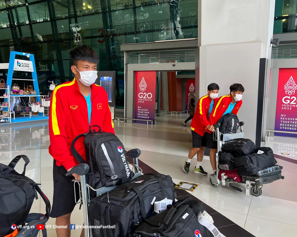 U16 Việt Nam rời Indonesia, chia hai nhóm trở về nước - Ảnh 4. U16 Việt Nam rời Indonesia, chia hai nhóm trở về nước - Ảnh 4.