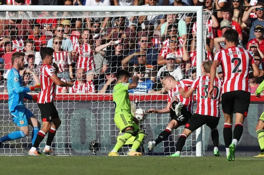 Thi đấu bạc nhược, Manchester United thua thảm trước Brentford - Ảnh 2. Thi đấu bạc nhược, Manchester United thua thảm trước Brentford - Ảnh 2.