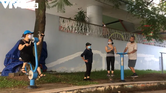 Người dân Thủ đô ‘sáng tập thể dục, chiều chơi thể thao’ trong bình thường mới - Ảnh 1. Người dân Thủ đô ‘sáng tập thể dục, chiều chơi thể thao’ trong bình thường mới - Ảnh 1.