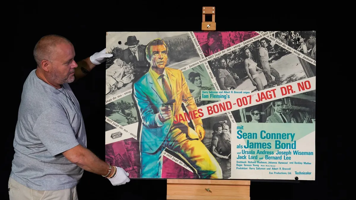 &Aacute;p ph&iacute;ch c&aacute;c bộ phim đ&igrave;nh đ&aacute;m được mang b&aacute;n đấu gi&aacute; - Ảnh 1.