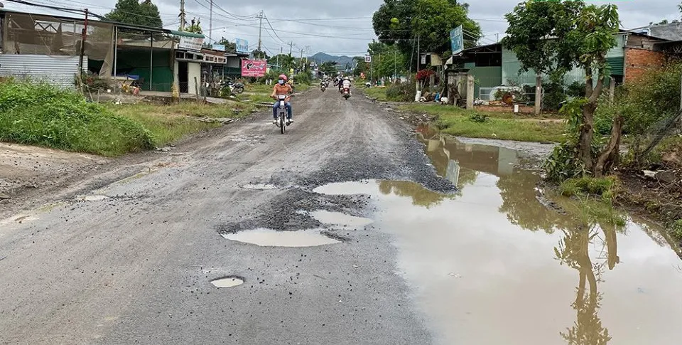 Quốc lộ 28 xuống cấp gây mất an toàn giao thông - Ảnh 2.