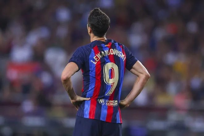 Lewandowski bị cướp giật đồng hồ tiền tỷ tại Barcelona - Ảnh 2. Lewandowski bị cướp giật đồng hồ tiền tỷ tại Barcelona - Ảnh 2.
