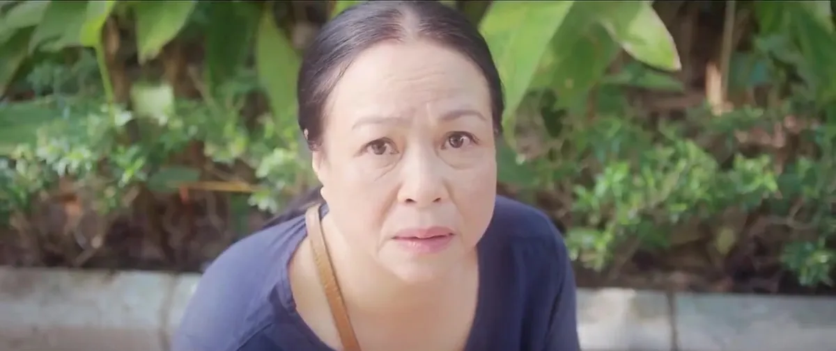 Thương ng&agrave;y nắng về 2 - Tập 53: B&agrave; Nga trở bệnh nặng, th&ecirc;m chứng hoang tưởng - Ảnh 2.