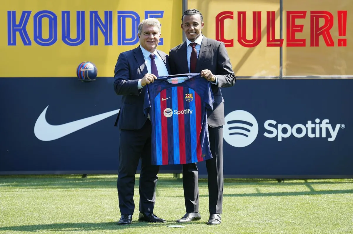 Jules Kounde chính thức ra mắt tại Barcelona - Ảnh 1. Jules Kounde chính thức ra mắt tại Barcelona - Ảnh 1.