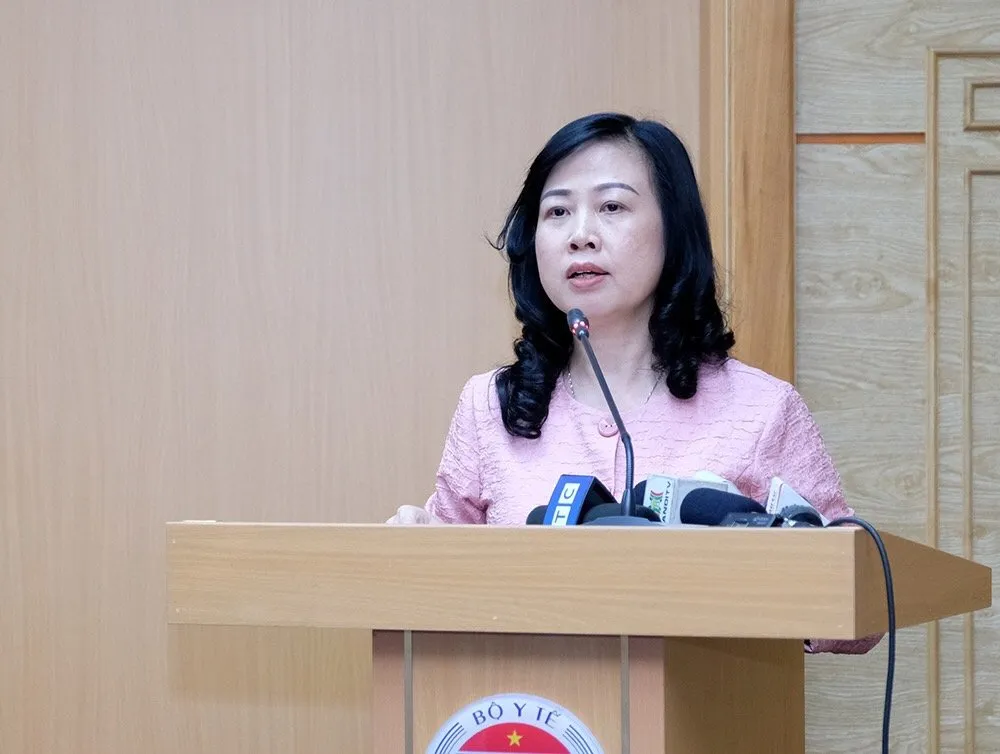 Quyền Bộ trưởng Bộ Y tế Đào Hồng Lan: Nguy cơ dịch chồng dịch cao - Ảnh 1.