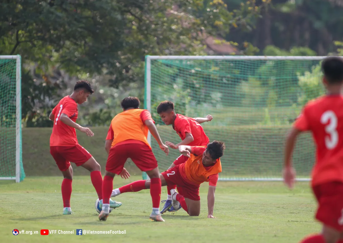 U16 Việt Nam hoàn tất khâu chuẩn bị cho trận gặp U16 Philippines - Ảnh 1. U16 Việt Nam hoàn tất khâu chuẩn bị cho trận gặp U16 Philippines - Ảnh 1.