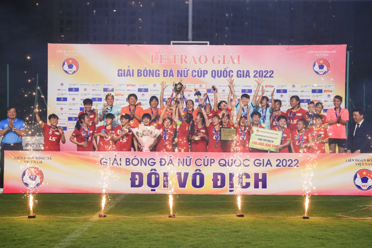 TP.HCM I lên ngôi vô địch giải bóng đá Nữ Cúp Quốc gia 2022 - Ảnh 6. TP.HCM I lên ngôi vô địch giải bóng đá Nữ Cúp Quốc gia 2022 - Ảnh 6.