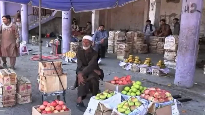 Một năm sau chuyển giao: Afghanistan vẫn còn đói nghèo, cấm vận, lo ngại về quyền phụ nữ và trẻ em - Ảnh 2.