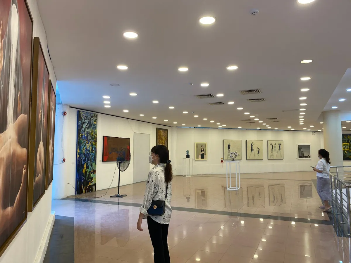 Chi&ecirc;m ngưỡng những t&aacute;c phẩm đạt giải tại Festival Mỹ thuật trẻ 2022 lần thứ 6 - Ảnh 5.