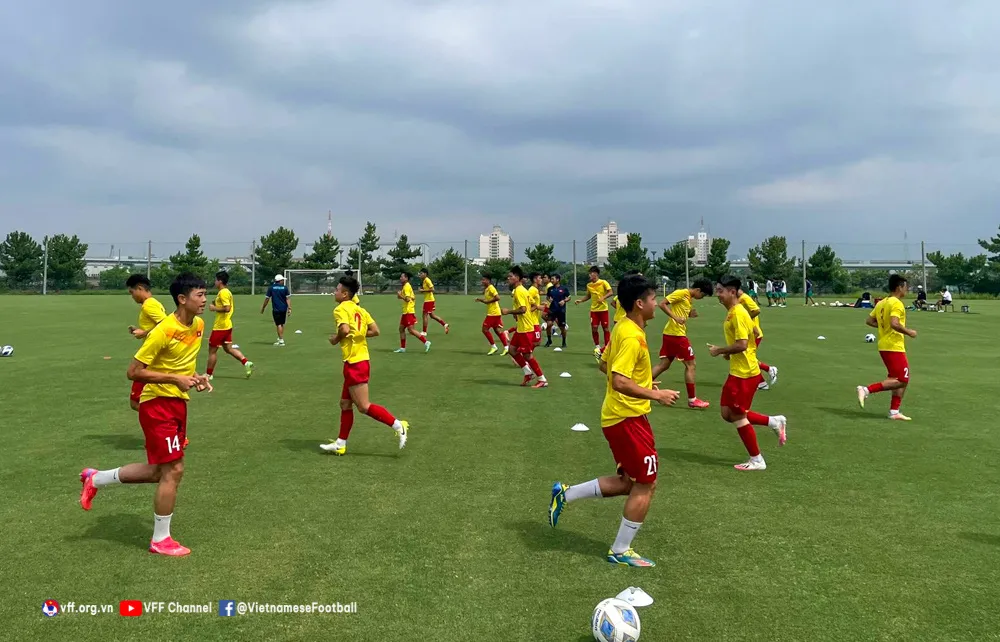 U20 Việt Nam hoàn thành bài kiểm tra trước “quân xanh” Tuyển Đại học Osaka Sangyo - Ảnh 3. U20 Việt Nam hoàn thành bài kiểm tra trước “quân xanh” Tuyển Đại học Osaka Sangyo - Ảnh 3.