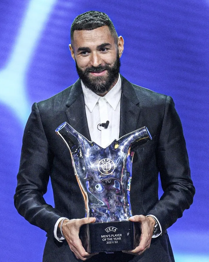 Benzema và Ancelotti giành giải Cầu thủ và HLV xuất sắc nhất năm của UEFA - Ảnh 1. Benzema và Ancelotti giành giải Cầu thủ và HLV xuất sắc nhất năm của UEFA - Ảnh 1.