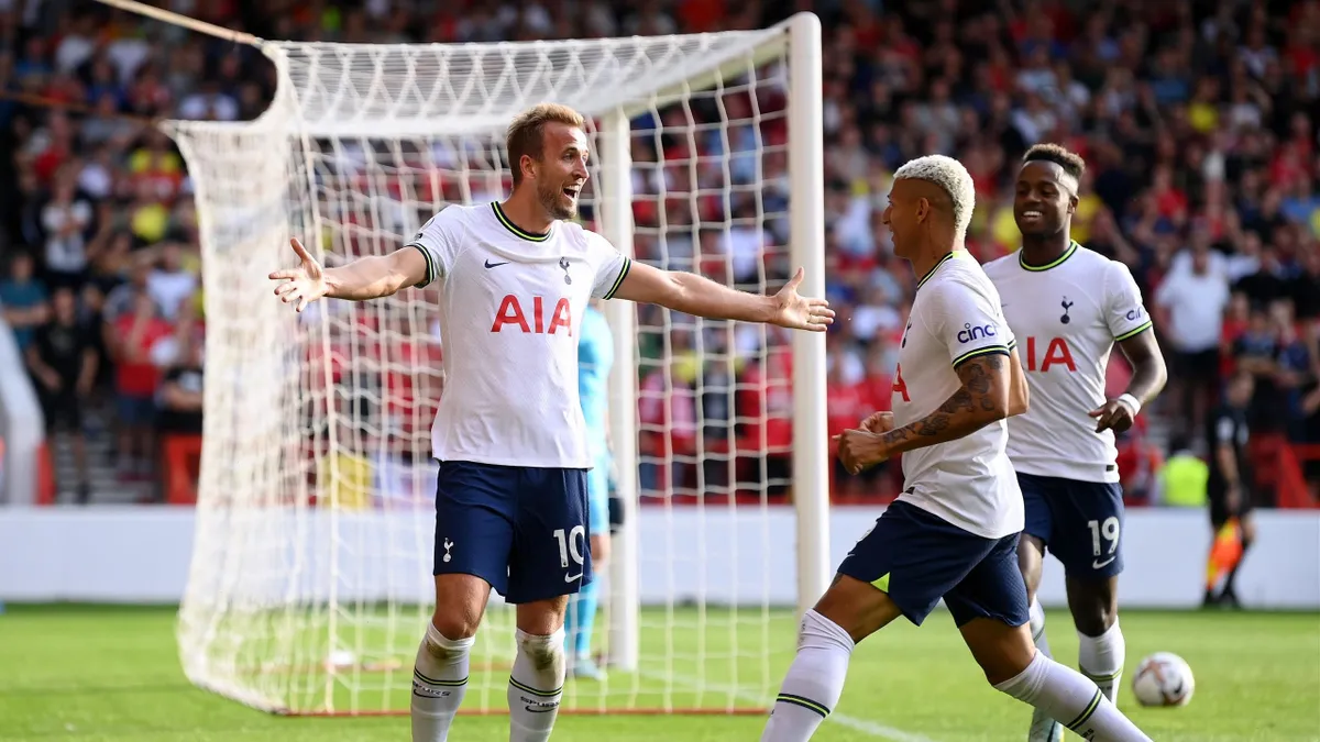 Harry Kane lập cú đúp, Tottenham vươn lên thứ 3 Ngoại hạng Anh - Ảnh 3. Harry Kane lập cú đúp, Tottenham vươn lên thứ 3 Ngoại hạng Anh - Ảnh 3.
