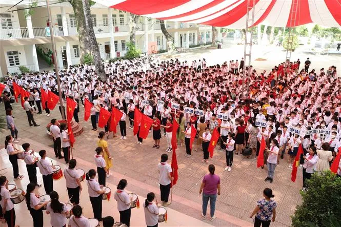 Hà Nội: Học sinh các khối tập trung, chuẩn bị cho năm học mới - Ảnh 2.