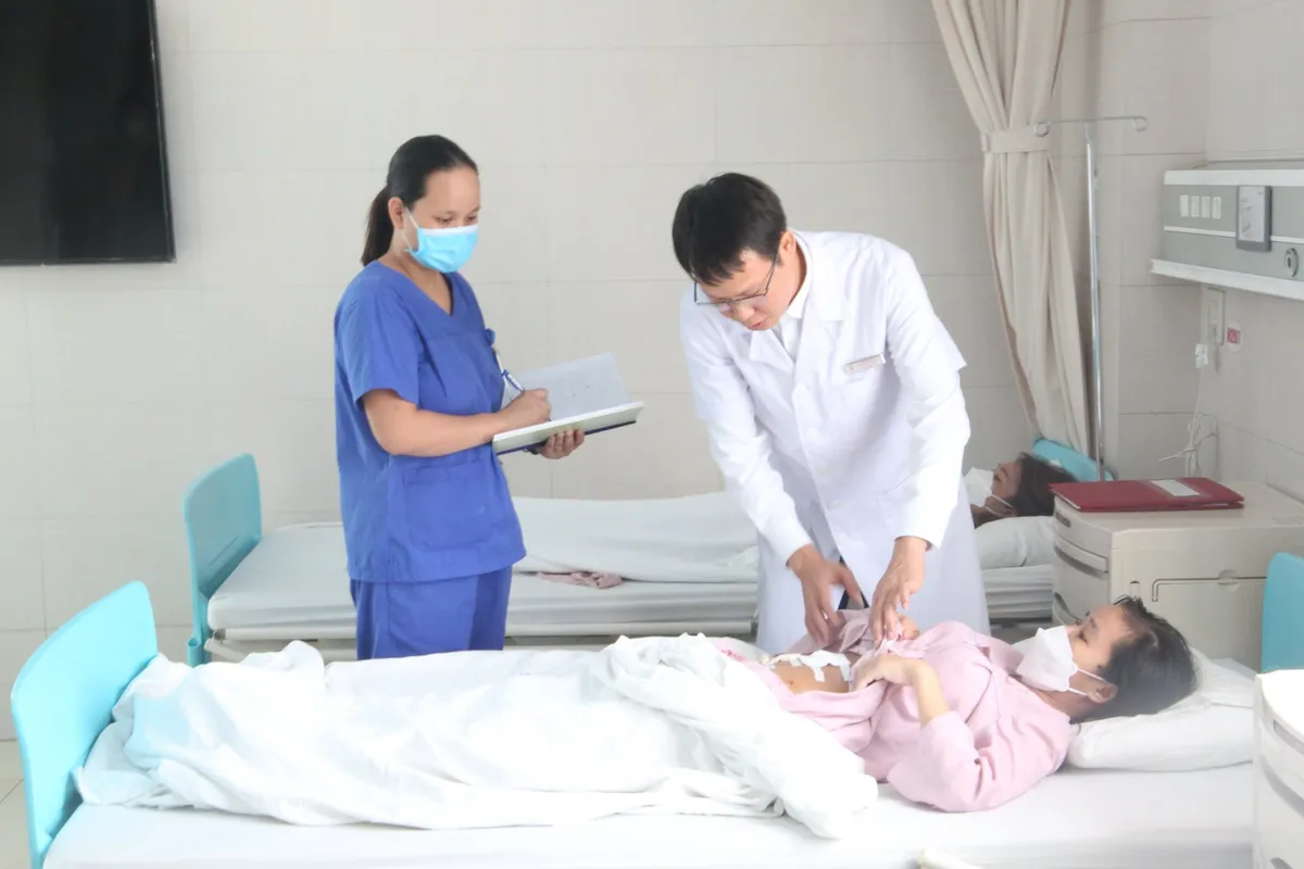 Cắt khối u buồng trứng xoắn kích thước lớn, bảo tồn thai 14 tuần thành công cho bệnh nhân - Ảnh 3.