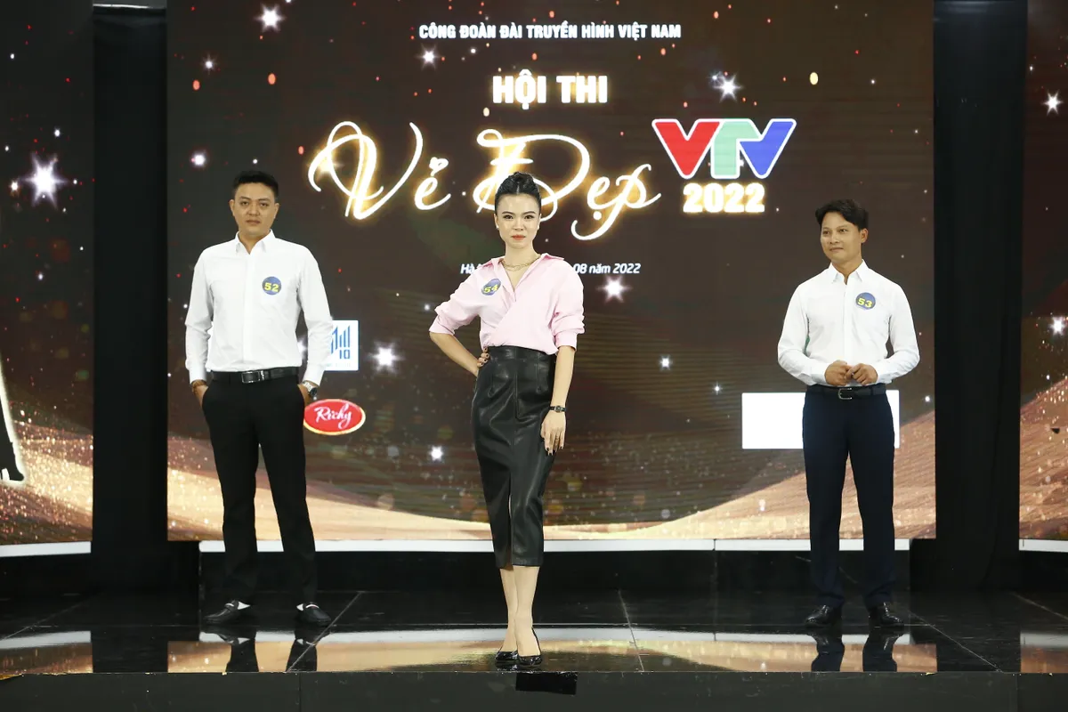 Vẻ đẹp VTV 2022: Thí sinh tỏa sáng với trang phục công sở - Ảnh 9.