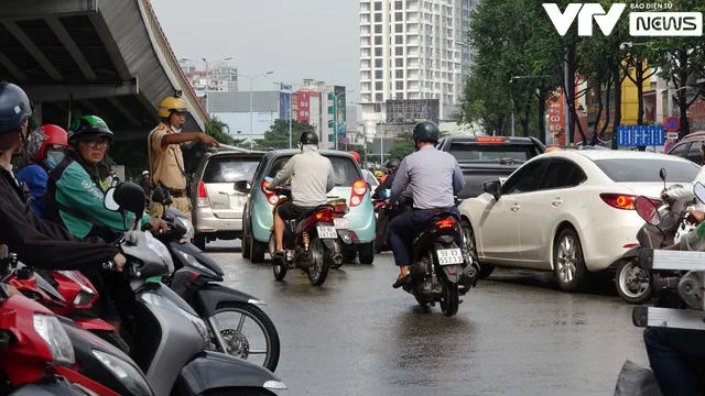 CSGT TP Hồ Chí Minh thắt chặt kiểm soát, phân luồng giao thông dịp lễ 2/9 - Ảnh 1.