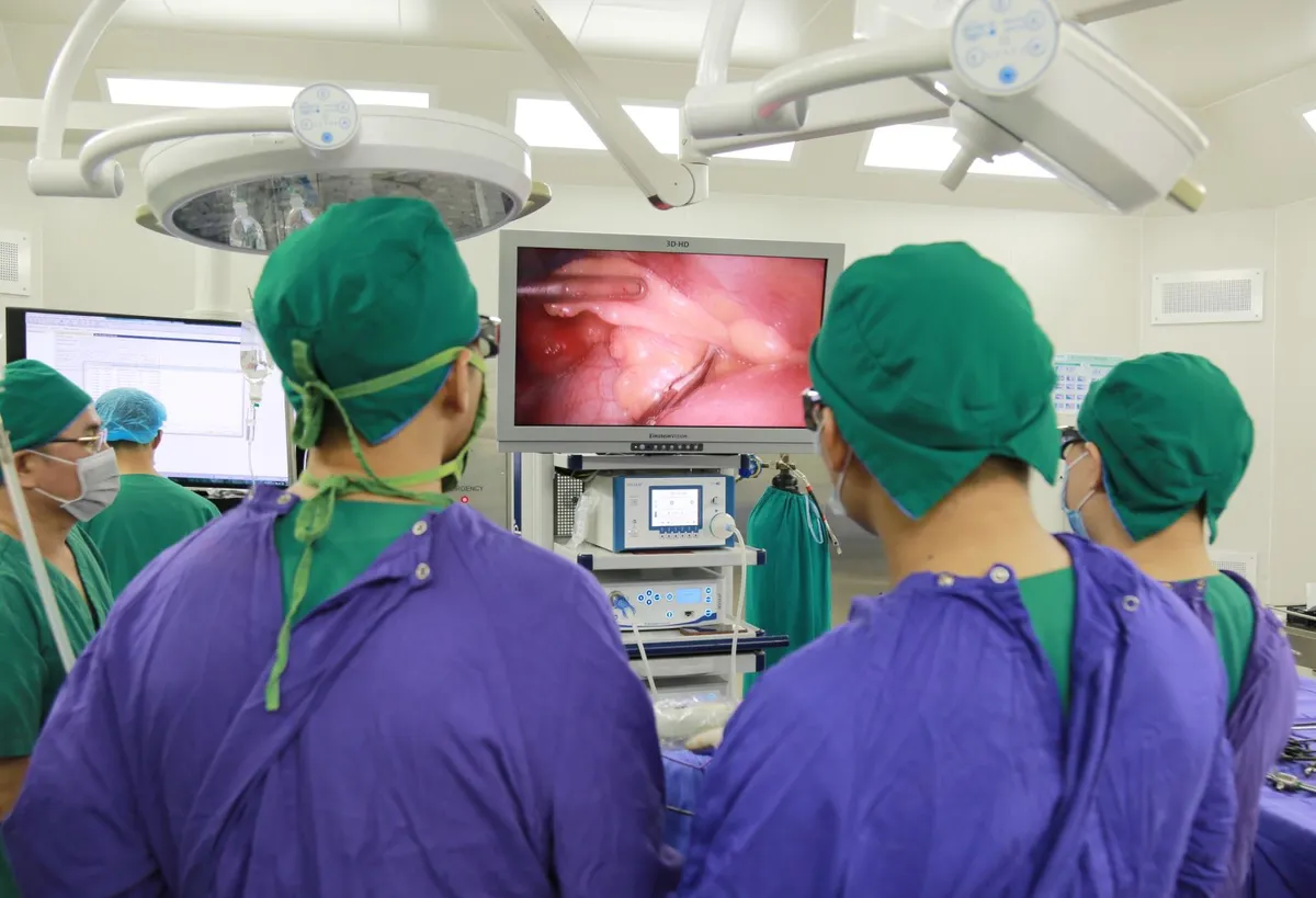 Tưởng rối loạn tiền đình, người phụ nữ bất ngờ phát hiện khối u tuyến ức gây nhược cơ - Ảnh 1. Tưởng rối loạn tiền đình, người phụ nữ bất ngờ phát hiện khối u tuyến ức gây nhược cơ - Ảnh 1.